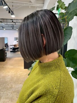 メリー オオサカ(Merly Osaka) dark highlight × mini bob