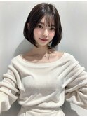 くびレイヤーエモージュ斜めバング小顔似合わせカットボブ