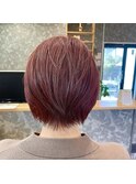 ショートボブ×ピンク、レッド系カラー