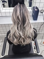 キオク(KIOX)&nbsp;シャドールーツ/ブリーチ/ハイトーンカラー/髪質改善