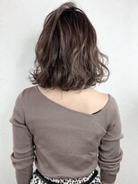 アレン リュール(ALLEN Lueur) 自然な外ハネ、骨格補正ミディアム