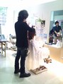 ラーサ(LaHzA) 他店にカット講習の講師もしています。