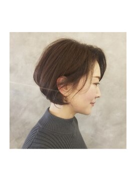 ブルー 青葉台(BLUE) 40代柔らかショートヘア。