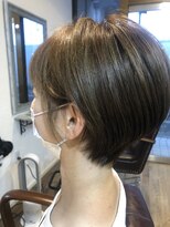 コズ(Co’z)&nbsp;丸み大人ショート！ハイライト★オリーブアッシュ