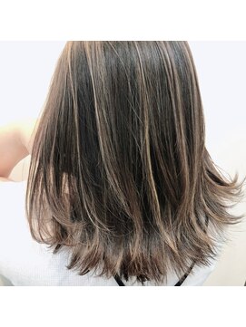 イーチ ディー ヘアーアンドトータルビューティー(each dee hair&total beauty) 外ハネ×ハイライト