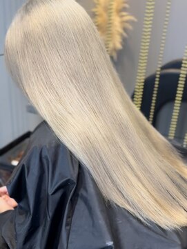 ビビ(VIVI) ブロンド/ケアブリーチ/髪質改善