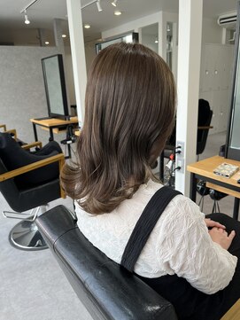 フー(feu) 透け感ベージュカラー。