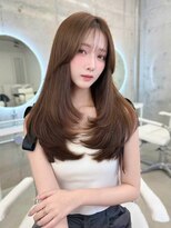 フォンズ(FONS)&nbsp;レイヤーカット　前髪カット　ベージュブラウン