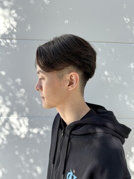 ウシワカマルガーデン(ushiwakamaru Garden) 刈り上げセンターパート