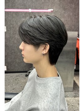 スライバイリアオオサカ(Sly By Ria OSAKA) ～毛流れセンターパートウルフ～【大阪/梅田】