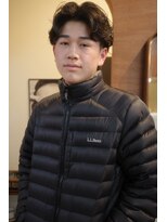 エディ(Edy)&nbsp;センターパートカルマヘアニュアンスパーマ韓国ヘア眉毛カット