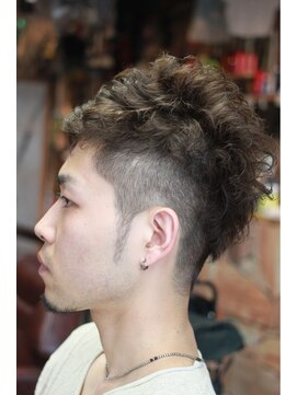 オーバーキャプテンネイキッド(OVER CAPTAIN NAKED) ワイルド２ブロックパーマ×外国人アッシュカラー