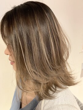 ボタニウム バイ アールサロン(BOTANIUM by RrSALON) 【BOTANIUM滝島】外ハネロブ×バレイヤージュ×シアーグレージュ