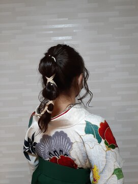 ヘアー イシス(Hair isis) 玉ねぎポニーテール。卒業式、ヘアアレンジ&袴着付け