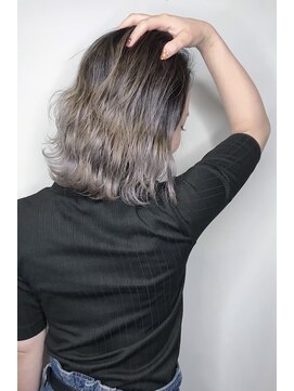 モルニ(MORNI) グラデーションカラー_マロンベージュ Aラインボブ かきあげ