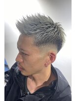 メンズカラーシルバーアッシュ　ハイトーンスキンフェード