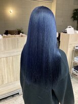 コワファーストナガサキシャンプーボーイ(COIFF1RST NAGASAKI SHAMPOO BOY)&nbsp;ブリーチ1回 ネイビーブルー