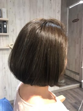 アンフィ 矢向(Anphi) 5-8　 前下がりボブ/ボブ