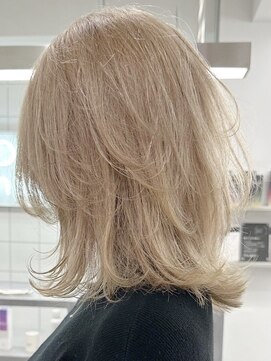 ウィコ 新宿(WICO) レイヤーカットミルクティー[新宿駅/イメチェン/ハッシュカット]