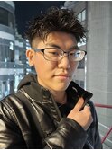 ツーブロック刈り上げツイストパーマアップバングメンズヘア