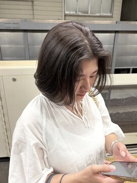 エイム(aim) グレージュ/内巻きワンカールボブ