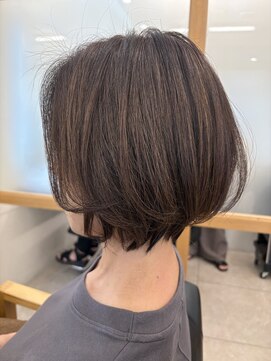 リュクスバトーバイトリコ 船橋南口店(Luxe BATEAU by tricot) 長めショートボブ