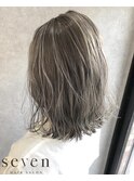 ハイトーンカラー/外ハネスタイル