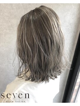セブン 金町(seven) ハイトーンカラー/外ハネスタイル