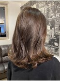くびれミディアムパーマでスタイリングが楽ちん