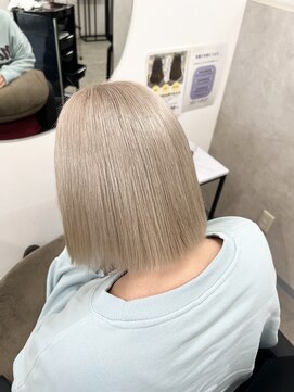 ホワイトベージュ/ホワイトカラー/ハイトーン