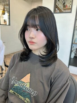 アリスバイアフロート 自由が丘(ALICe by AFLOAT) ミディアムレイヤー／ぱっつん前髪