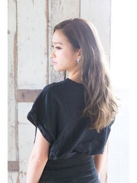 ナイン(9 nine) 「９nine」「TAKESHI」大人かわいい耳かけロングスタイル