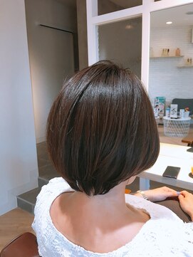 パフューム バイ アフロート 松戸八柱(Perfume by afloat) 前下がりショート