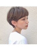 オリーブベージュ オン眉×マッシュショート