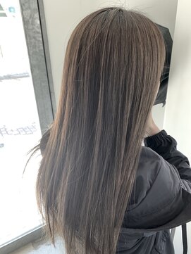 ティータ(teeta) シルキーグレージュヘア