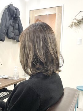 ホンネ(honne.) ナチュラルハイライト×ベージュ×イメチェンヘア