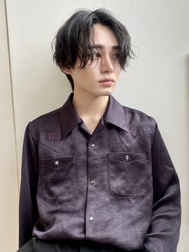 ユーフォリア 渋谷グランデ(Euphoria SHIBUYA GRANDE) 無造作パーマ 縦落ちパーマ センターパート MOMO