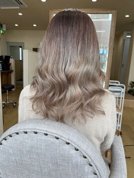 ミラシィ 成田(Mirashy) ハイライトカラーミルクティーベージュレイヤーカット