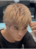 渋谷スパイキーショートツーブロックフェザーショートハイトーン