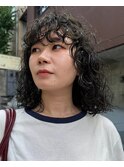 くせ毛風ミディアムパーマカーリーヘア