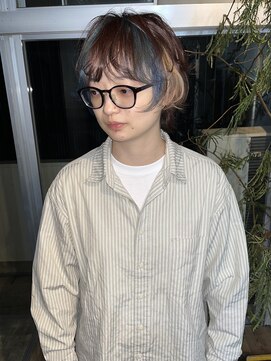 〈atsuno〉ブルーとブロンドのちぐはぐデザイン