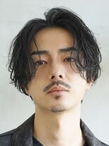フィフス(fifth)&nbsp;原宿ルーズパーマシャドウパーマセンターパートヘア刈り上げ黒髪