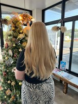 ウィリーベル 沖縄(WILLIE BELLE) ブロンド/ベージュゴールド/ハイトーン/ロング/艶髪