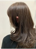 セミロングレイヤー アッシュグレージュ