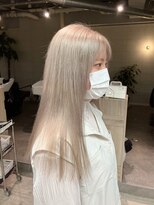 コワファーストナガサキシャンプーボーイ(COIFF1RST NAGASAKI SHAMPOO BOY)&nbsp;ブリーチ2回 ホワイトベージュ