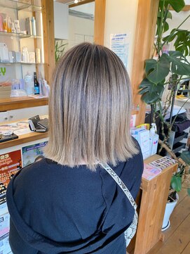 ギャラクシー ヘアードレッサーズ(galaxy hairdressers) 切りっぱなしボブバレイヤージュミルクティーベージュ