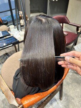 インス(ensue) 大人気★30/40/50/60代大歓迎★ひし形レイヤーカット★髪質改善