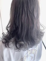 シェリー(Cherie) アッシュグレー 透明感カラー 赤み消し ゆる巻きミディアム