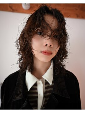 ミディアムレイヤー　パーマスタイル