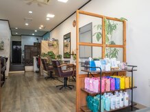 ルアナ ヘアーアンドアイラッシュ(Luana hair eyelash)の雰囲気（店舗入口からの店内の雰囲気）